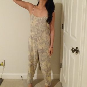 Floral romper with pockets